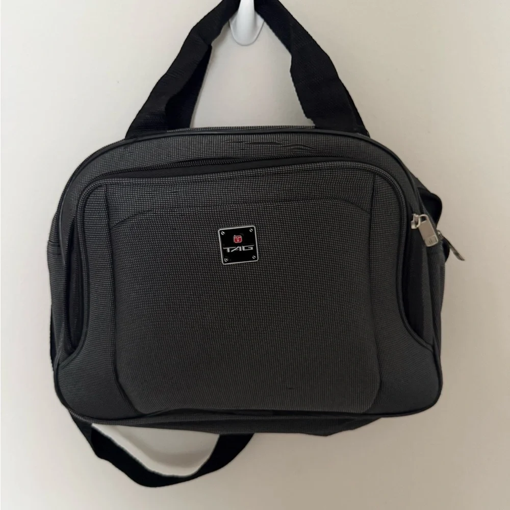 Tag Black Men's Toiletry Travel Bag with Shoulder Strap
